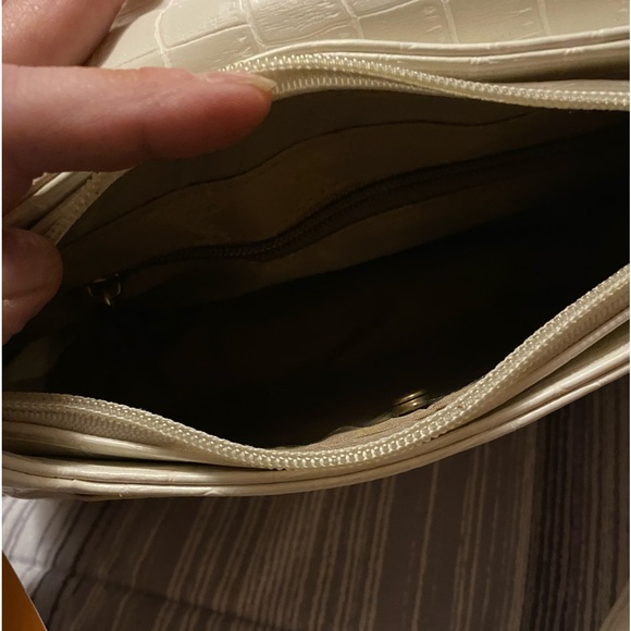 NWT BAGGIT LEO FOLIO CROCODILE WHITE SLING BAG - Picture 12 of 14